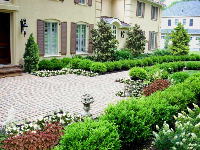 Mediterranean courtyard in Paoli